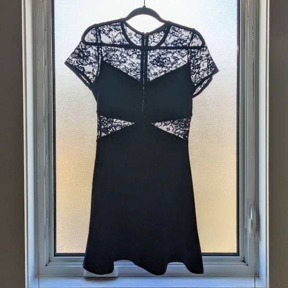Lace cut-out dress - Picture 6 of 7